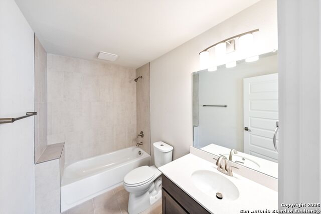 Image 5 of 24 For 419 Ira Avenue  2101