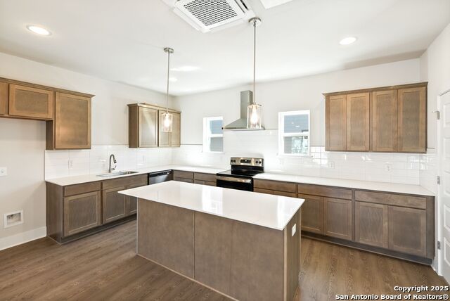 Image 7 of 24 For 419 Ira Avenue  2101