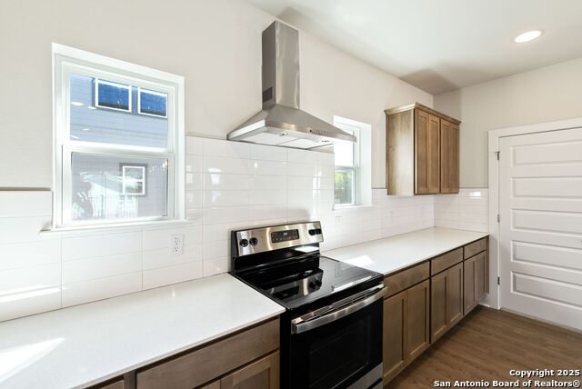 Image 8 of 24 For 419 Ira Avenue  2101