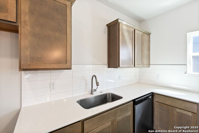 Image 9 of 24 For 419 Ira Avenue  2101