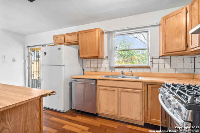 Image 10 of 25 For 231 Craigmont