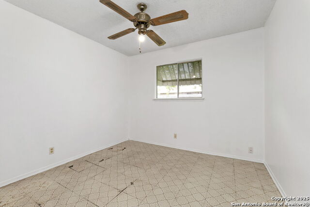 Image 17 of 24 For 609 Jamie Sue Dr