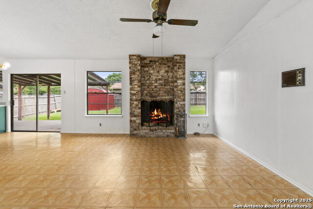 Image 7 of 24 For 609 Jamie Sue Dr