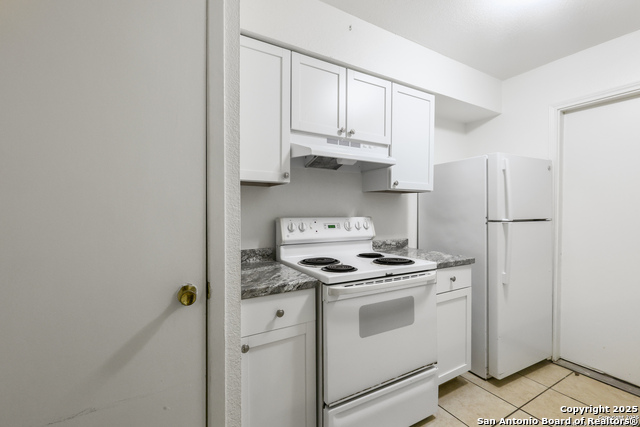 Listing photo id 2 for 5811 Thornwood