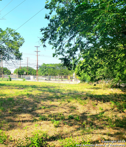 Listing photo id 1 for 4846 Houston E