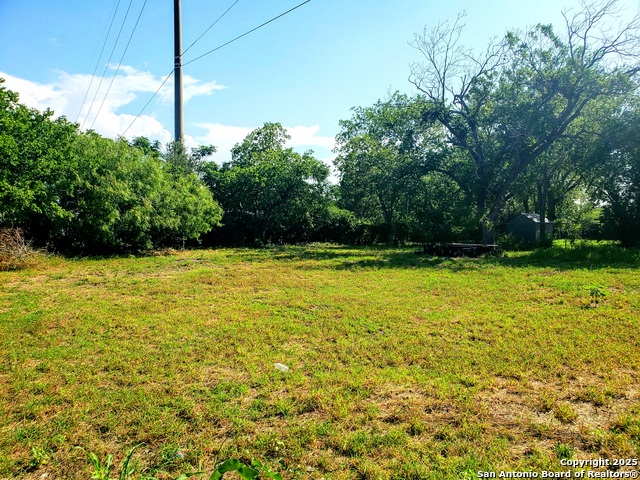 Listing photo id 2 for 4846 Houston E