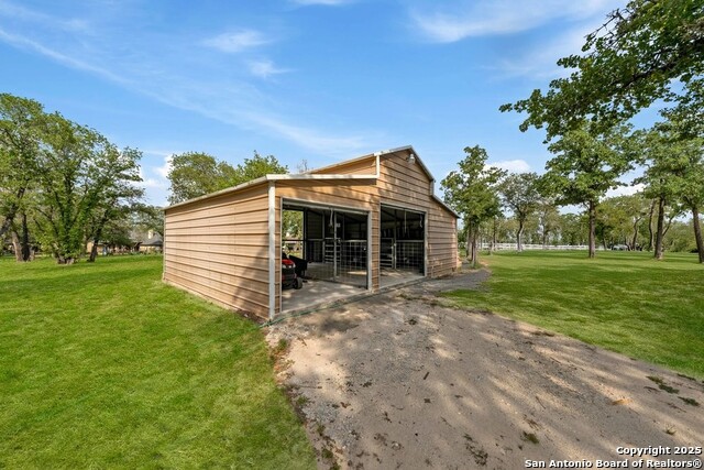 Listing photo id 61 for 7627 Fm 775