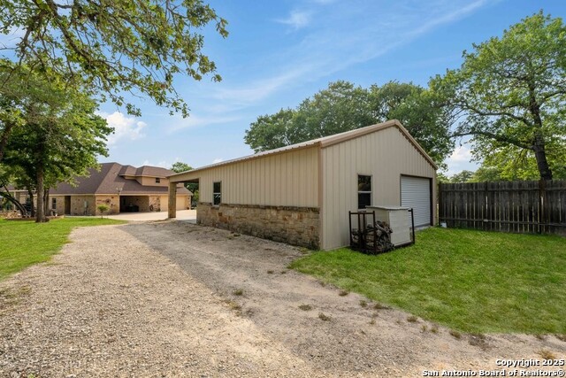 Listing photo id 66 for 7627 Fm 775