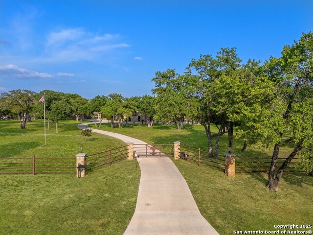 Listing photo id 5 for 7627 Fm 775