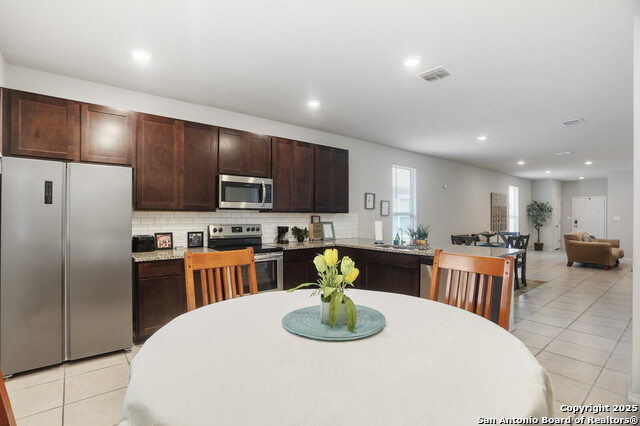 Listing photo id 10 for 7883 Abbey  