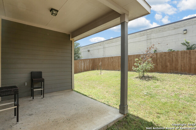 Listing photo id 21 for 7883 Abbey  