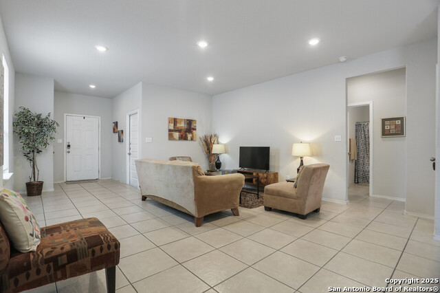 Listing photo id 2 for 7883 Abbey  