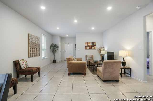 Listing photo id 3 for 7883 Abbey  