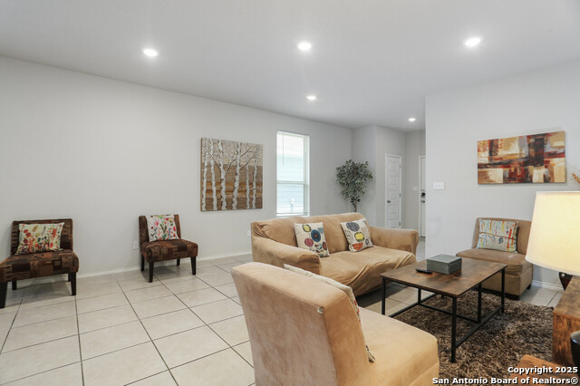 Listing photo id 4 for 7883 Abbey  