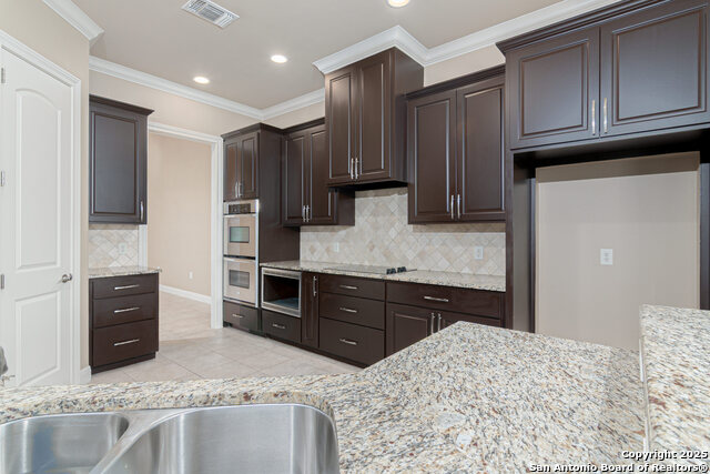 Image 17 of 51 For 647 Oak Creek
