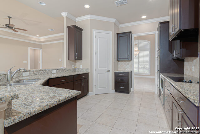 Image 21 of 51 For 647 Oak Creek