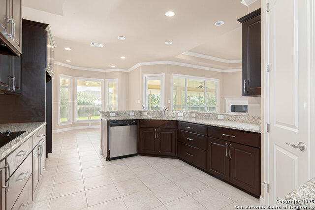 Image 22 of 51 For 647 Oak Creek