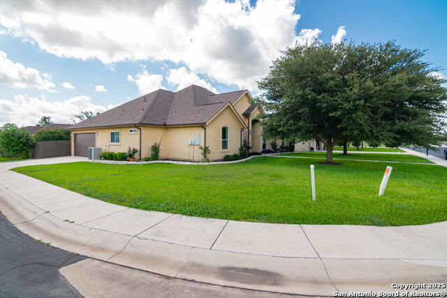 Image 3 of 51 For 647 Oak Creek