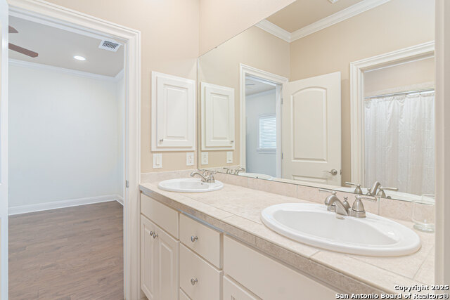 Image 34 of 51 For 647 Oak Creek