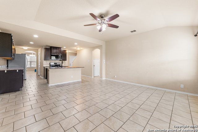 Image 14 of 75 For 10055 Strasbourg