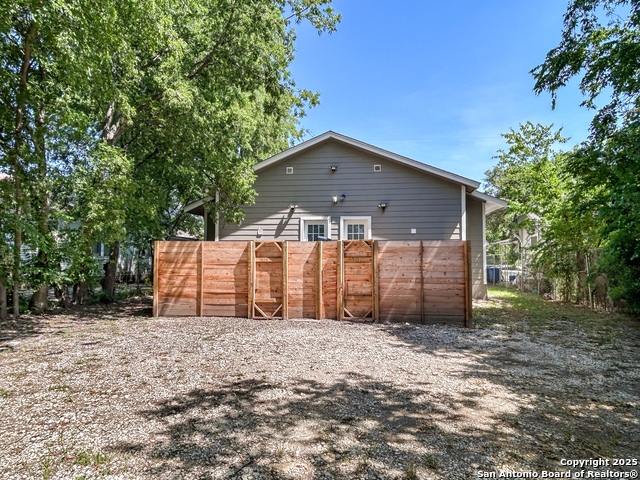 Listing photo id 10 for 438 Gulf