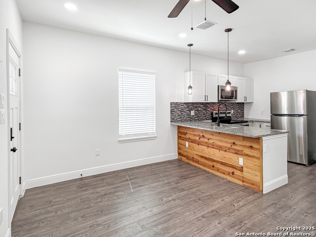 Listing photo id 2 for 438 Gulf