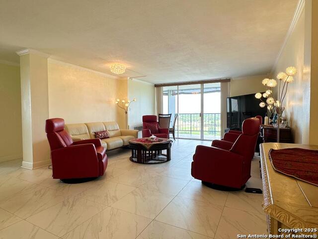 Image 4 of 37 For 7039 San Pedro Ave  601