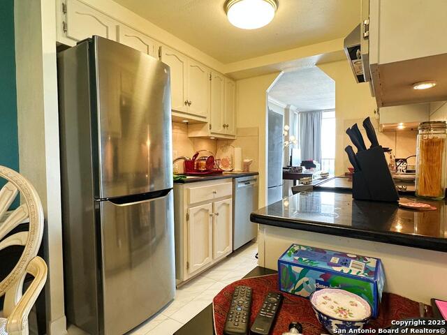 Image 6 of 37 For 7039 San Pedro Ave  601