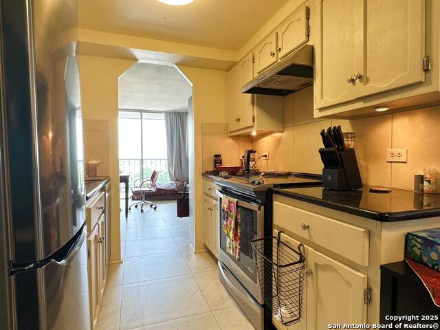 Image 7 of 37 For 7039 San Pedro Ave  601