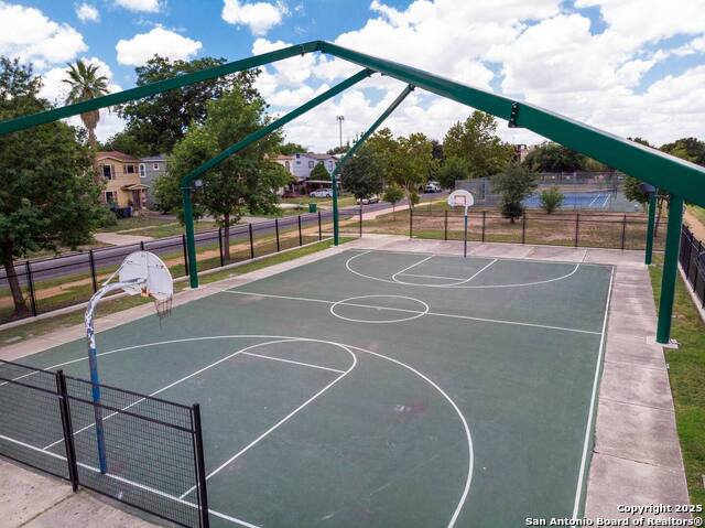 Image 33 of 41 For 608 Park S 