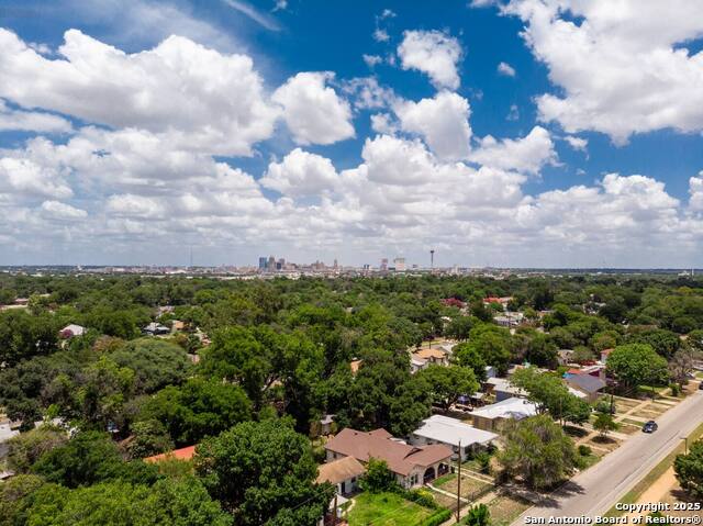 Image 39 of 41 For 608 Park S 