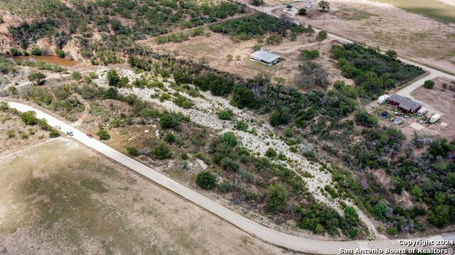 Listing photo id 5 for 613 County Road 441
