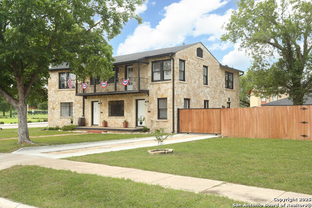 Image 2 of 46 For 1002 Kampmann Blvd.