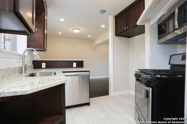 Image 24 of 46 For 1002 Kampmann Blvd.