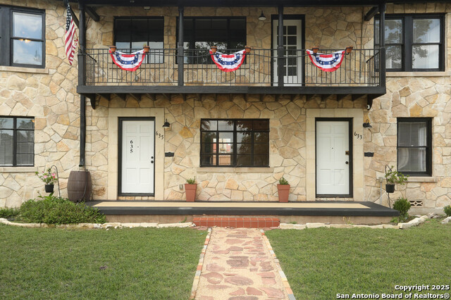 Image 3 of 46 For 1002 Kampmann Blvd.