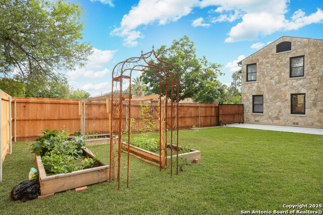 Image 43 of 46 For 1002 Kampmann Blvd.