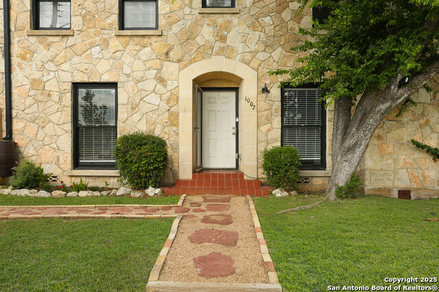 Image 5 of 46 For 1002 Kampmann Blvd.