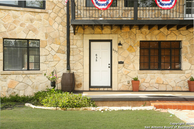 Image 7 of 46 For 1002 Kampmann Blvd.