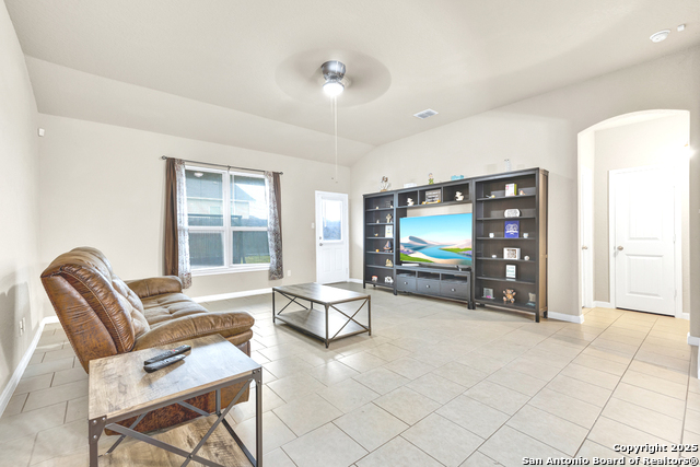 Image 4 of 26 For 8939 Portobello
