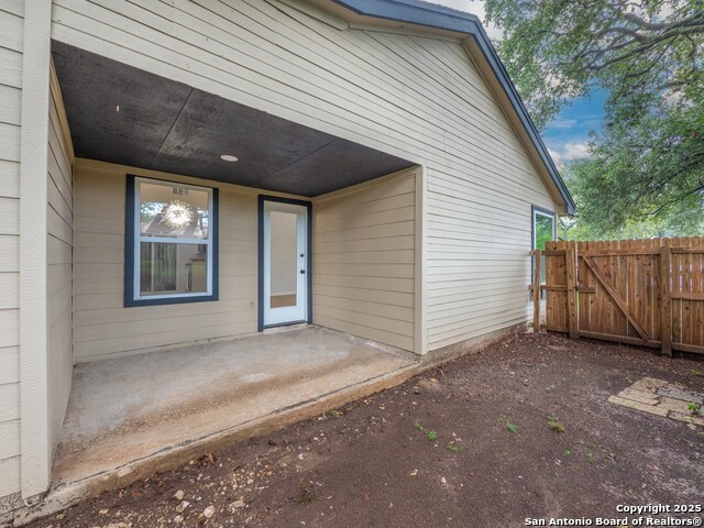 Image 23 of 32 For 9511 Deerbrook