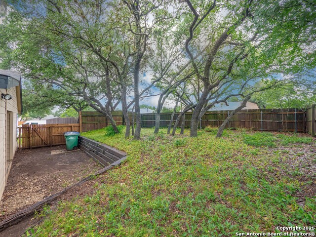 Image 25 of 32 For 9511 Deerbrook