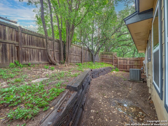 Image 29 of 32 For 9511 Deerbrook