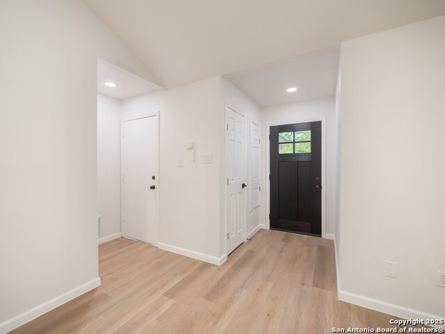 Image 3 of 32 For 9511 Deerbrook