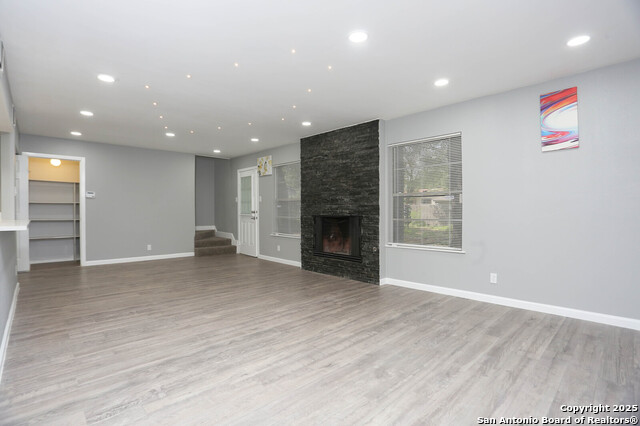 Image 4 of 24 For 10406 Greenbay