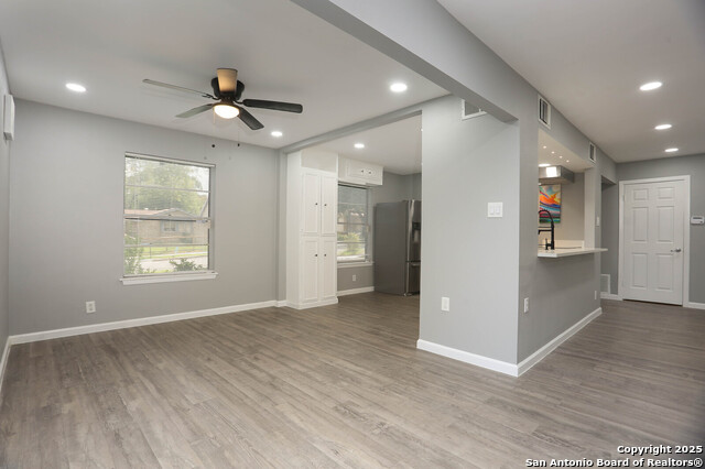 Image 7 of 24 For 10406 Greenbay