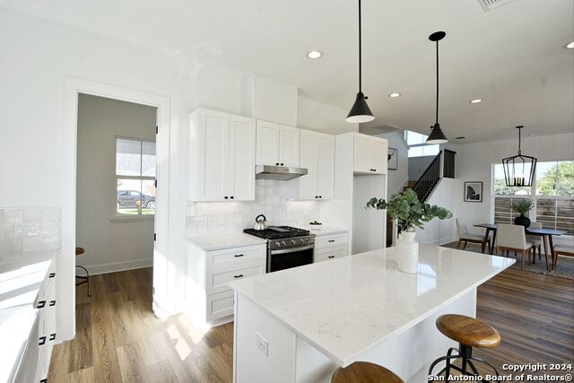 Listing photo id 9 for 409 Constance Dr