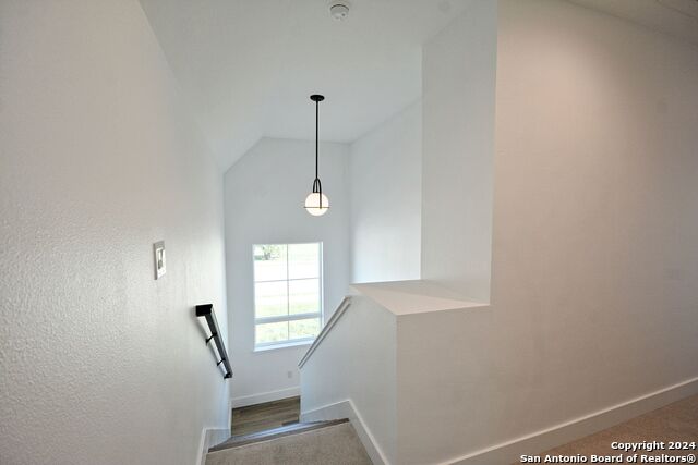 Listing photo id 11 for 409 Constance Dr