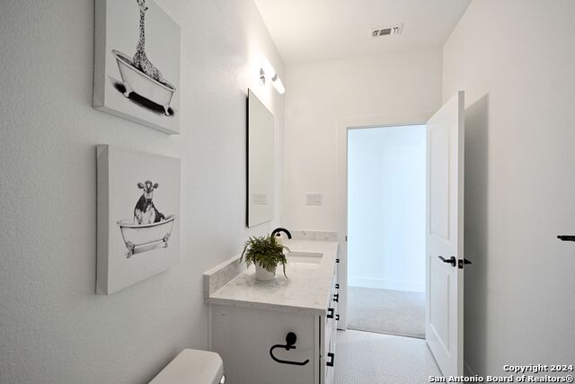 Listing photo id 12 for 409 Constance Dr