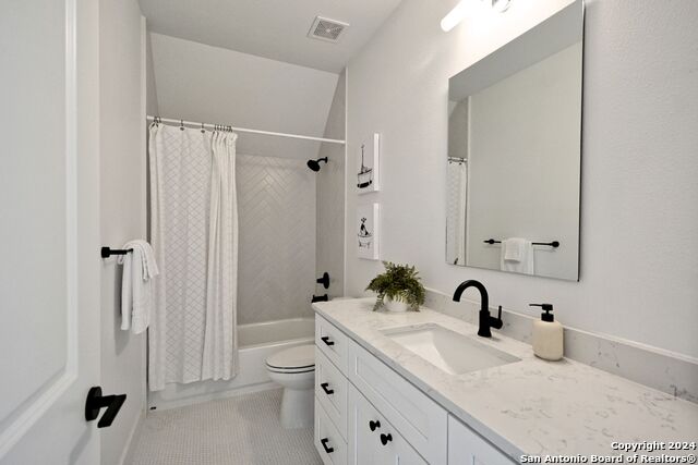 Listing photo id 13 for 409 Constance Dr