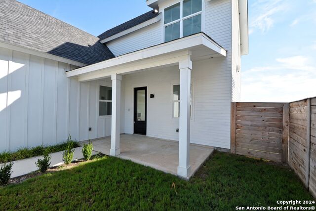 Listing photo id 1 for 409 Constance Dr